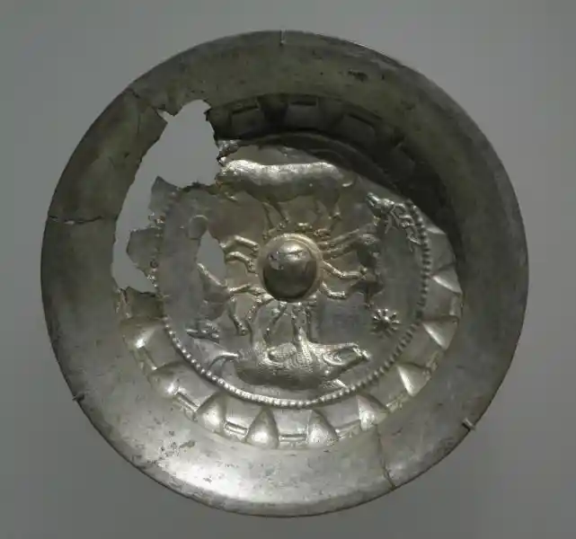 Phiale with animals printed in the center